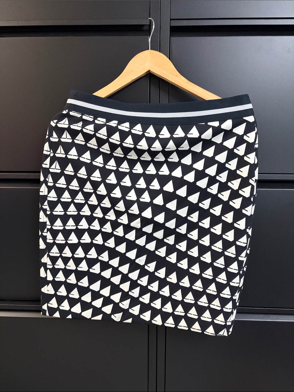 Marc Cain Black and White Geometric Sail-Print Pencil Skirt